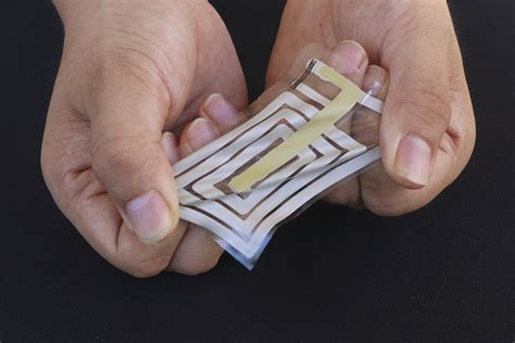 Wireless sensors stick to the skin like band